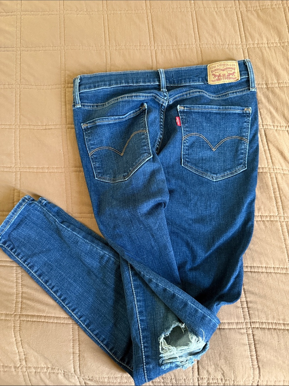 Levi's Dark Blue Women's Skinny Jeans with Distressed Hem